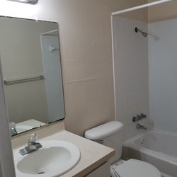 bathroom at Ashley Oaks Apartments located in Perry, GA