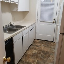 kitchen at Ashley Oaks Apartments located in Perry, GA